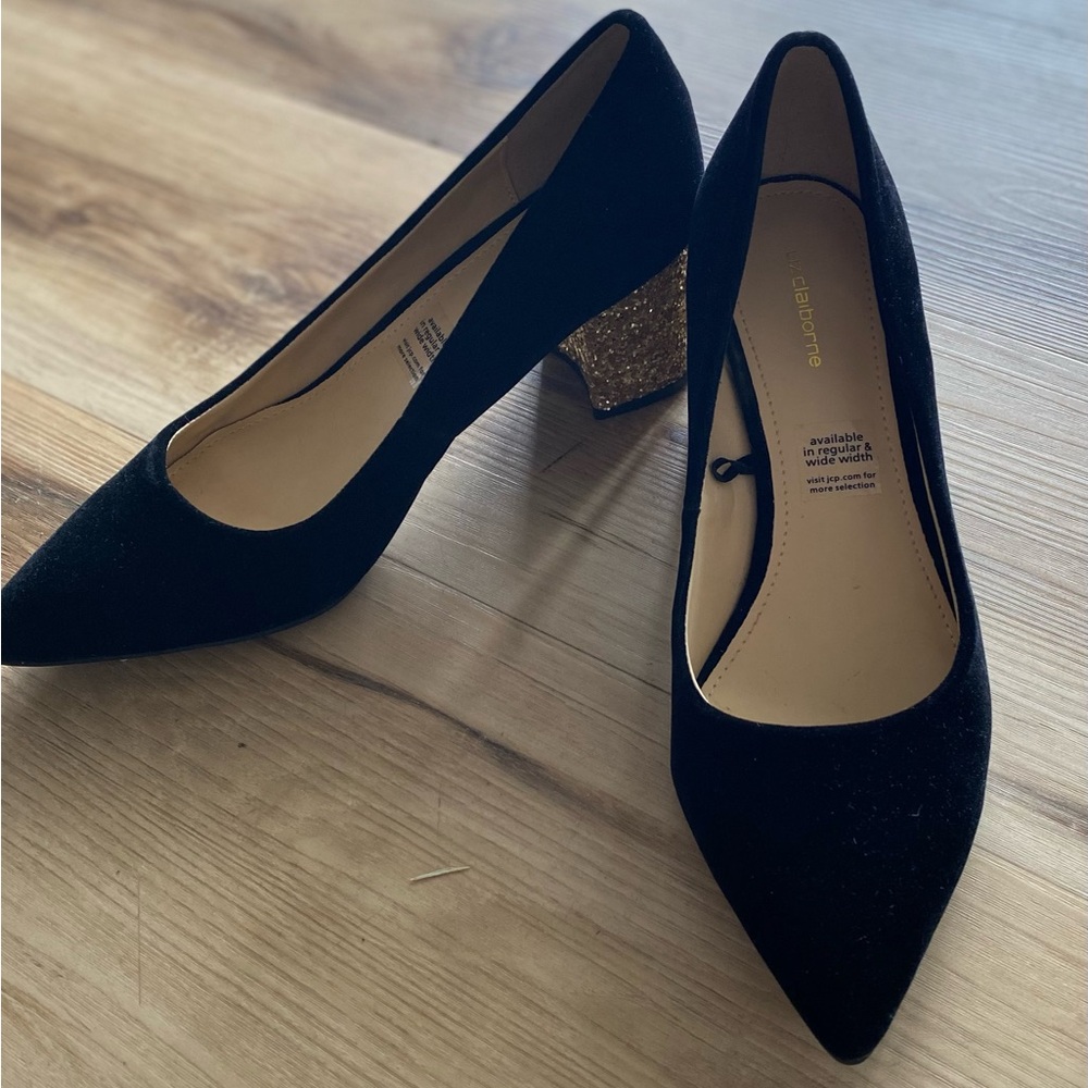 Liz Claiborne Black and Gold Heels Classic Pumps